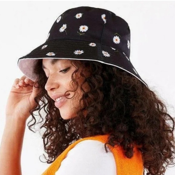 Alice + Olivia Reversible Printed Bucket Hat - Picture 13 of 16